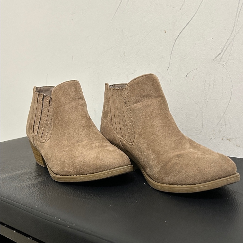 Women’s Suede Ankle Booties in Light Brown